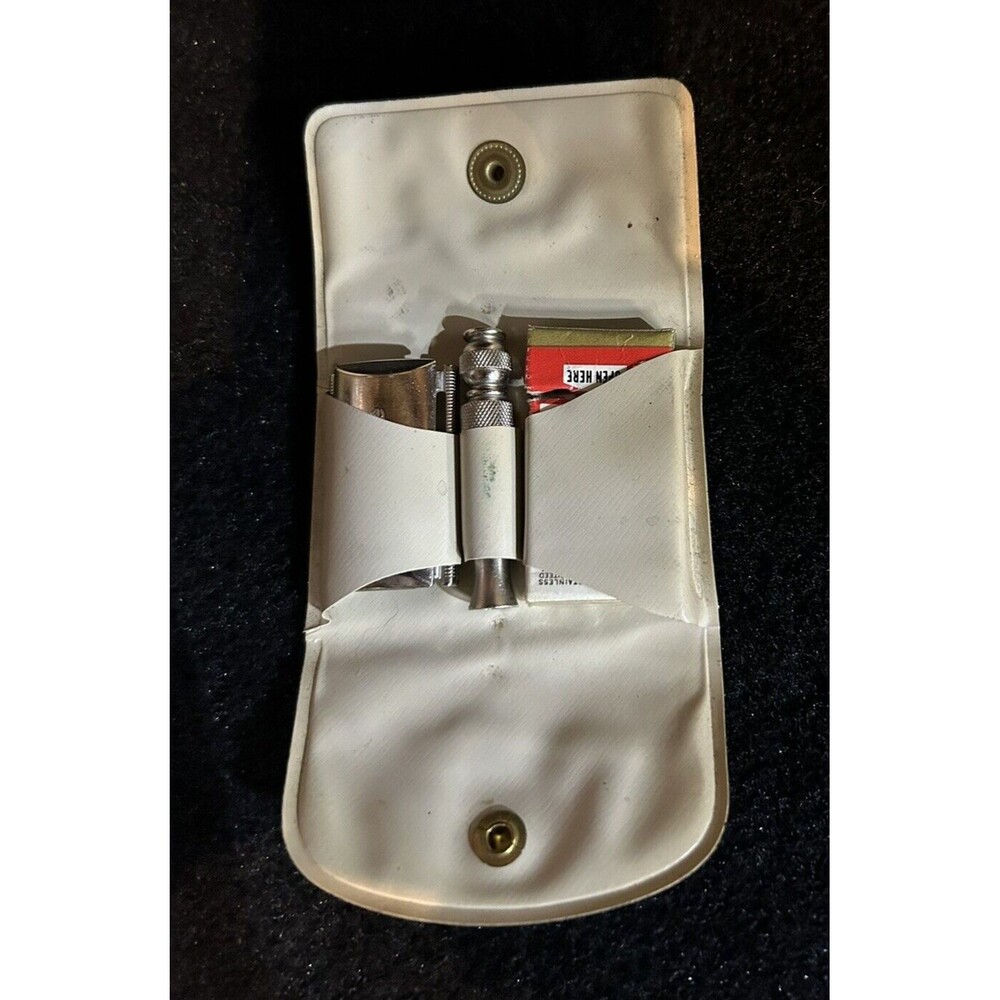 Vintage 1965 Gillette Saftey Razor Travel Case Gold B6